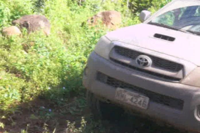 Hillux da Prefeitura no que seria um rally na cidade de Água Branca