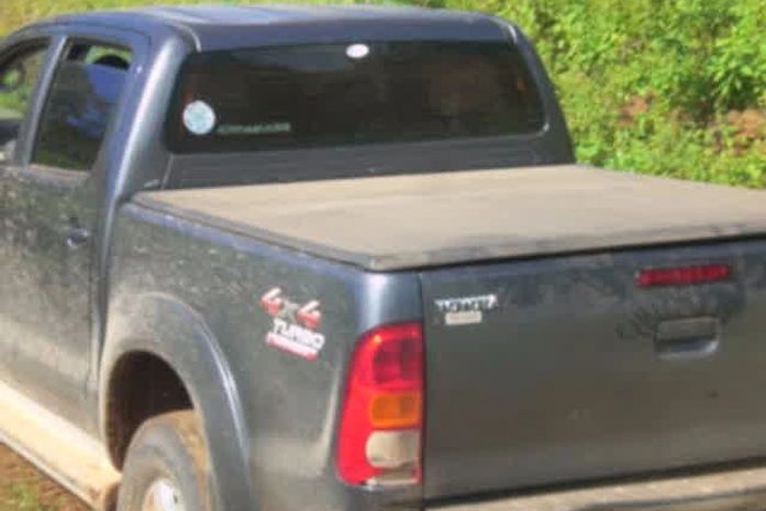 Hillux da Prefeitura no que seria um rally na cidade de Água Branca