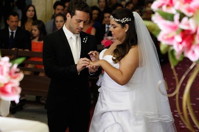 Perséfone realiza seu sonho e se casa com Daniel em uma cerimônia cheia de amor