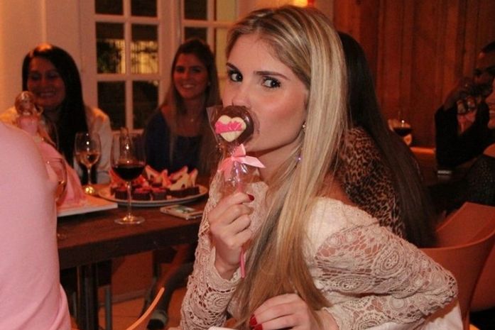 Urach e Bárbara Evans seguem troca de alfinetadas: ‘Jamais internaria minha mãe’