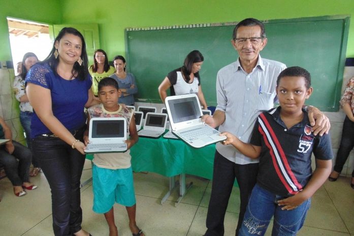 Escolas da zona rural de Lagoa da Canoa começam a receber laptops