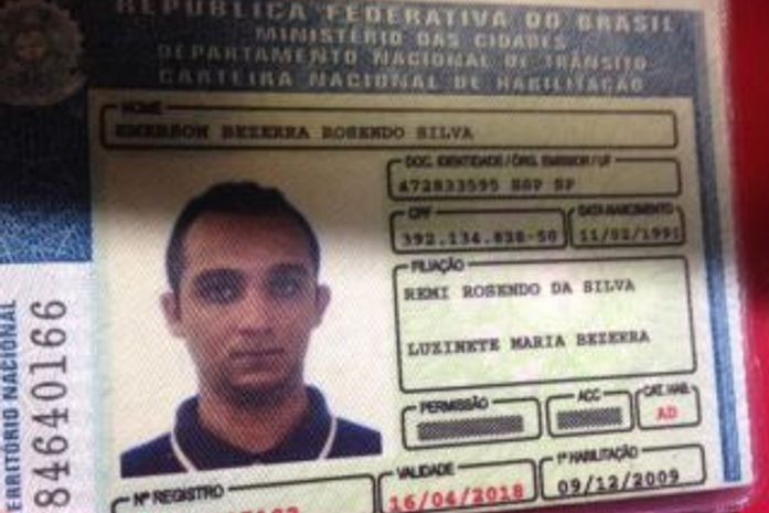 Criminosos executam jovem em frente a sua residência