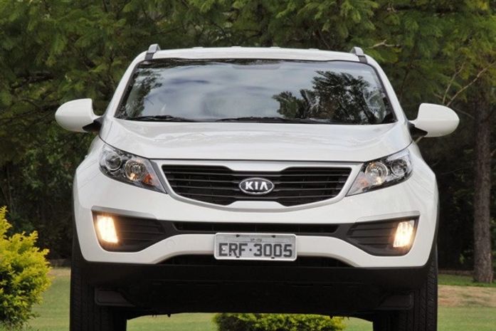 Kia anuncia recall de Sportage e Cerato por falha na luz de freio