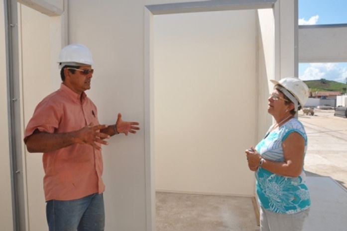 Secretária Maria da Glória fez uma vistoria nas escolas em reconstrução
