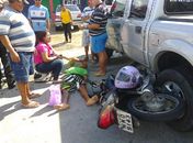 Acidente entre caminhonete e moto deixa jovem ferido na Praia do Francês