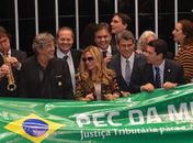 Renan com artistas da música que acompanharam a votação da PEC
