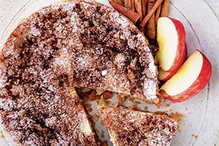 Torta de maçã deixa a casa toda cheirosa e fica uma delícia; aprenda a receita
