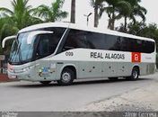 Criminosos abordam ônibus de viagem, levam veículo para canavial e roubam passageiros