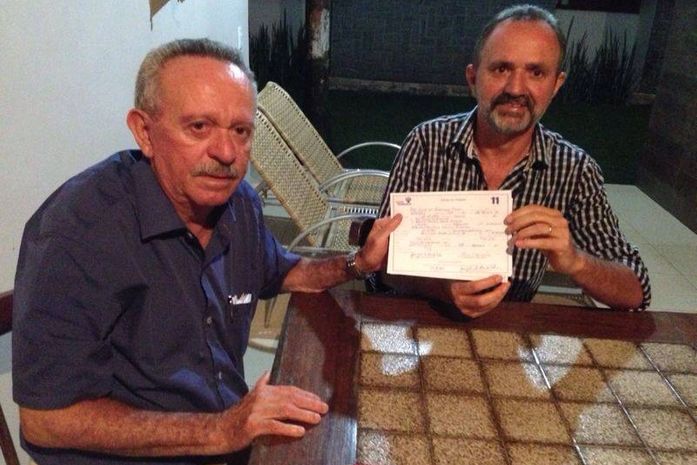 Senador Benedito de Lira quando abonava a ficha de filiação do Julio Houly.