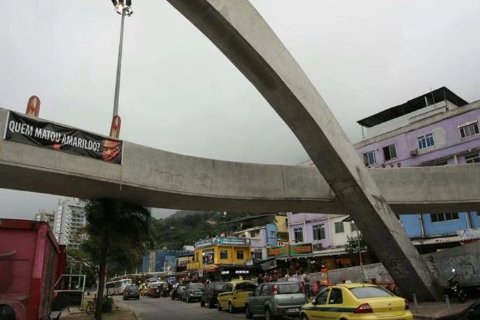 Corpo de Amarildo foi retirado da UPP dentro de capa de moto, diz PM