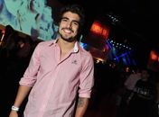 Caio Castro sobre sintonia com Casadevall:  'A gente consegue se entender no olhar'
