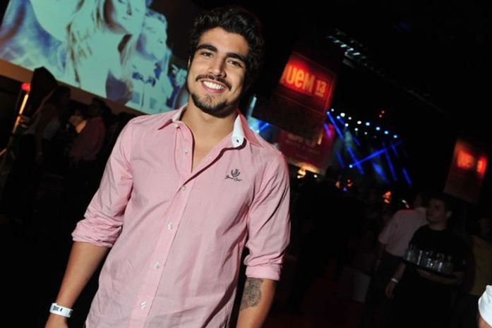 Caio Castro sobre sintonia com Casadevall: 'A gente consegue se entender no olhar'
