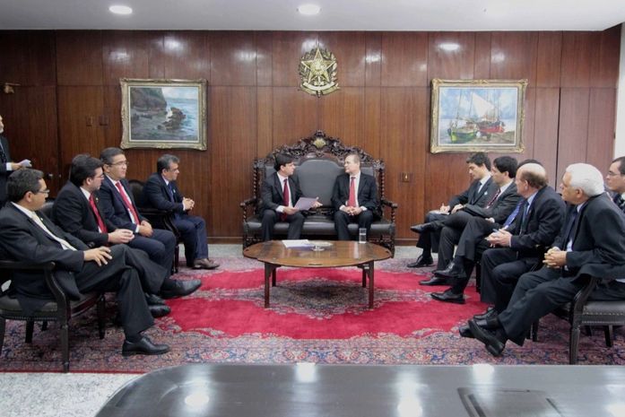 Presidente do Senado recebe líderes dos municípios