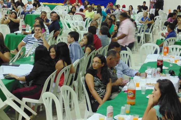 Dia do Professor é comemorado com festa em Lagoa da Canoa