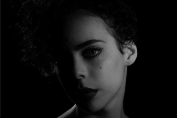 Talento e beleza: Eliza Lemos apresenta “Converso com o Verso”