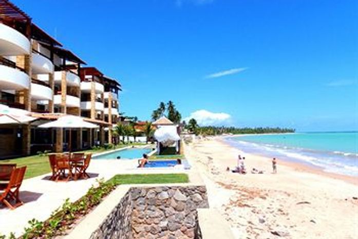 Quatro homens se passam por clientes e anunciam assalto a hotel