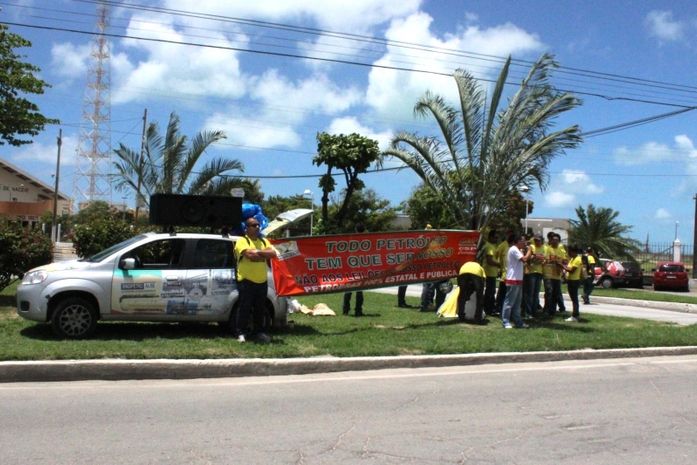 Petroleiros protestam contra leilão de Campo de Libra