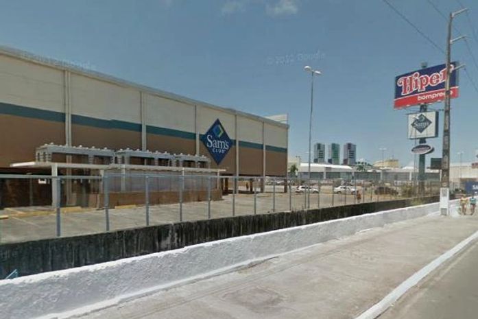 Assalto à residência começa com abordagem de vítima em supermercado da capital