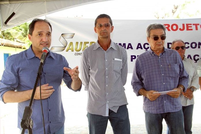 Construtora Sauer distribui 10 mil cadernos a alunos de Satuba