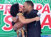 Após traição, Tony Salles pede Scheila Carvalho em casamento novamente