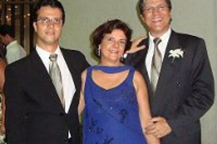 Pastor Epímaco Marcos (D), com a esposa Maria Augusta e filho