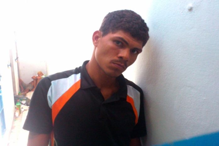 PC autua em flagrante homem acusado de roubar pessoas com uma faca peixeira