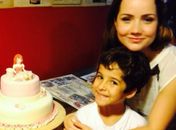 Ex- Emília do 'Sítio do Pica-Pau' celebra 30 anos com ator mirim de 'Salve Jorge'