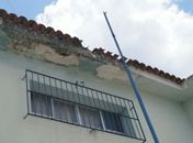 Parte dos presos escapou pelo telhado 
