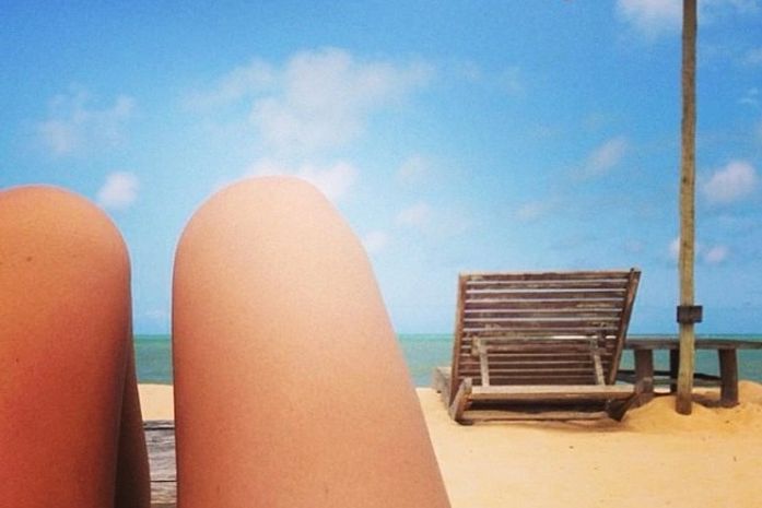 Em meio à polêmica com Cauã Reymond, atriz Isis Valverde posta foto em praia
