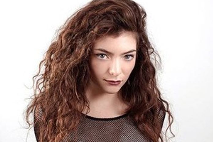 A cantora neozelandesa Lorde, de 16 anos