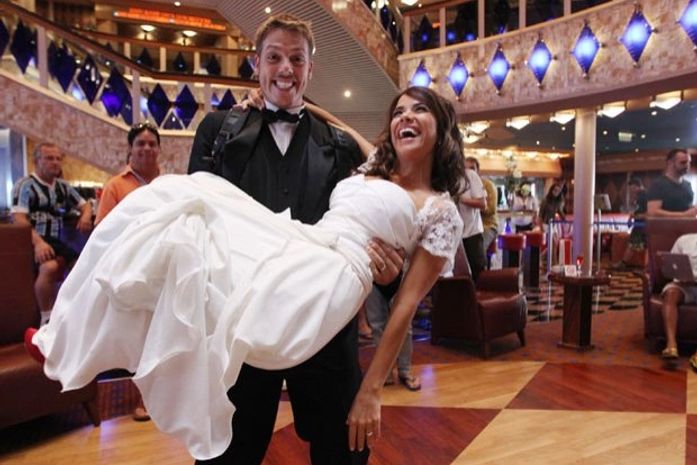 Fábio Porchat e Miá Mello causam a maior confusão a bordo de um navio