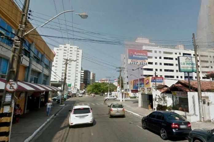 Farmácia, localizada na Pajuçara, foi um dos alvos dos criminosos