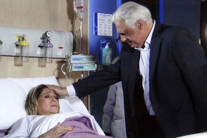 Pilar passa muito mal e é internada às pressas sob os cuidados de César