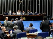 Senado suspende decisão do TSE sobre vagas na Câmara