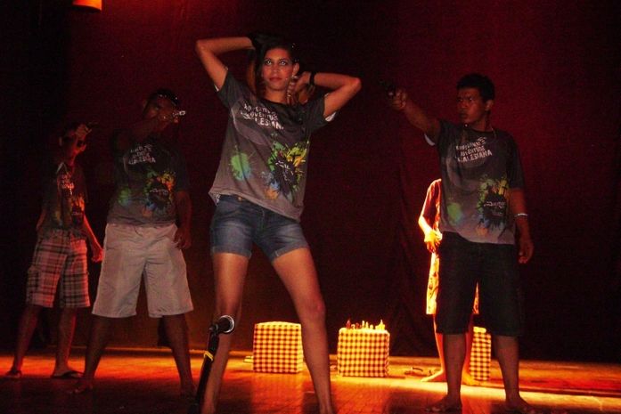 Peça teatral aborda perigos da adolescência nesta quinta-feira (24)