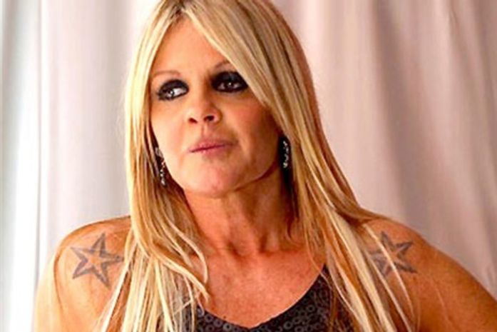 'Acho que eu nunca fui amada por ninguém', diz Monique Evans em programa de TV