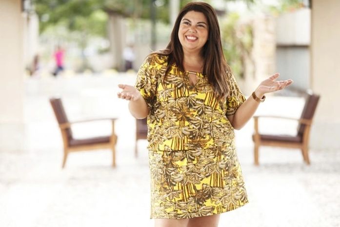 'Fazer uma virgem na TV dá uma animada em casa', diz atriz Fabiana Karla