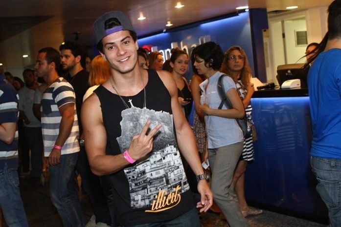 Bico fechado! Arthur Aguiar se recusa a falar sobre a ex Giovanna Lancellotti