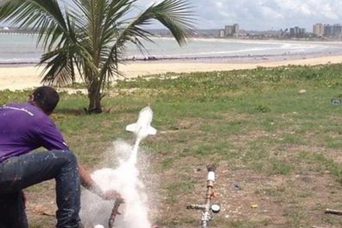 Alagoano que inventou foguete movido a vinagre vai ao Rio de Janeiro