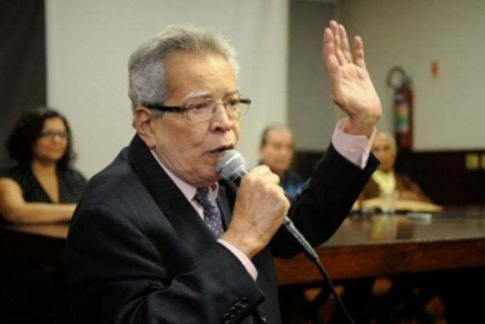 Jornalista Maurício Azêdo