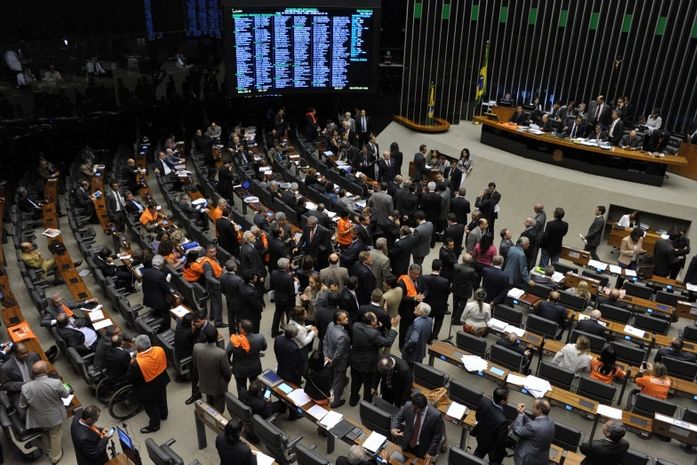 Plenário poderá votar projeto que define direitos e deveres dos usuários e dos provedores de internet.