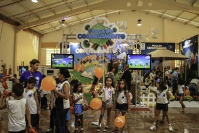Praça do Conhecimento recebe cerca de 1.000 crianças na Bienal do Livro