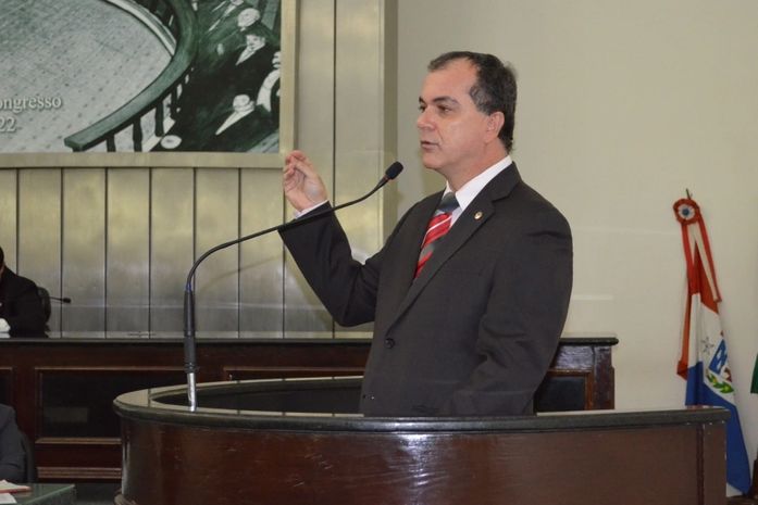“Descemos para o subsolo no quesito segurança pública”, disparou Medeiros