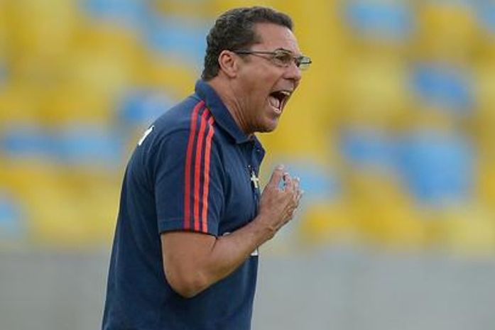 Vanderlei Luxemburgo não resistiu às recentes atuações ruins e à proximidade da zona de rebaixamento