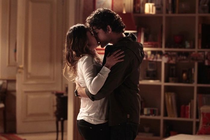 Últimos capítulos: Bento se declara e tasca beijão em Malu. Maurício flagra o clima!