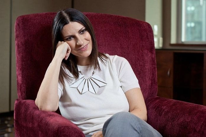 Cantora revela pesadelo com Hebe antes de morte e fala de traições: 'Ingênua'