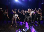 Gravação do Estrelas! Anitta ensina Angélica a fazer 'carão' e manda recado para os homens
