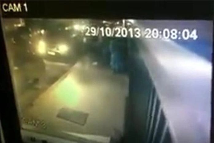 Vídeo mostra ação de bandidos durante assalto na Ponta Verde