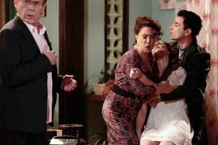'Amor à Vida': chocada, Gina desmaia ao ouvir que Herbert é seu pai