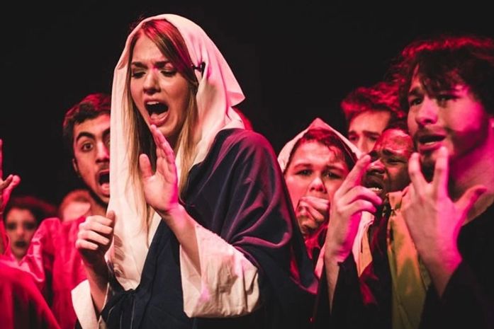 Musical sobre Cristo com músicas de Britney busca chance na Broadway